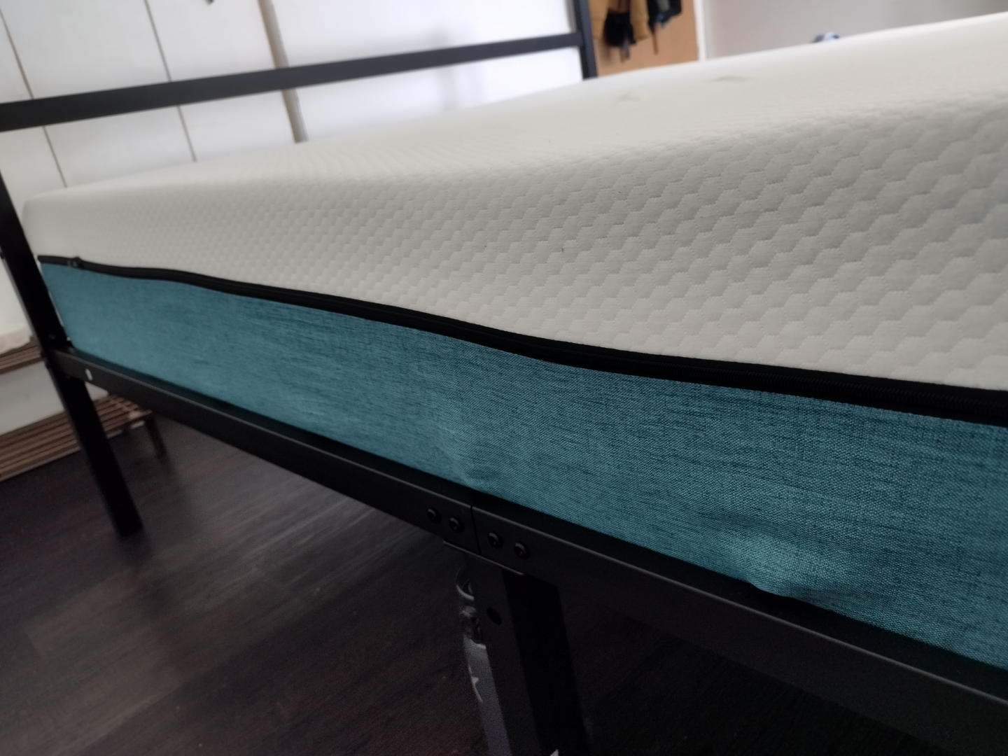 Queen Molblly 10" Gel Memory Foam Mattress