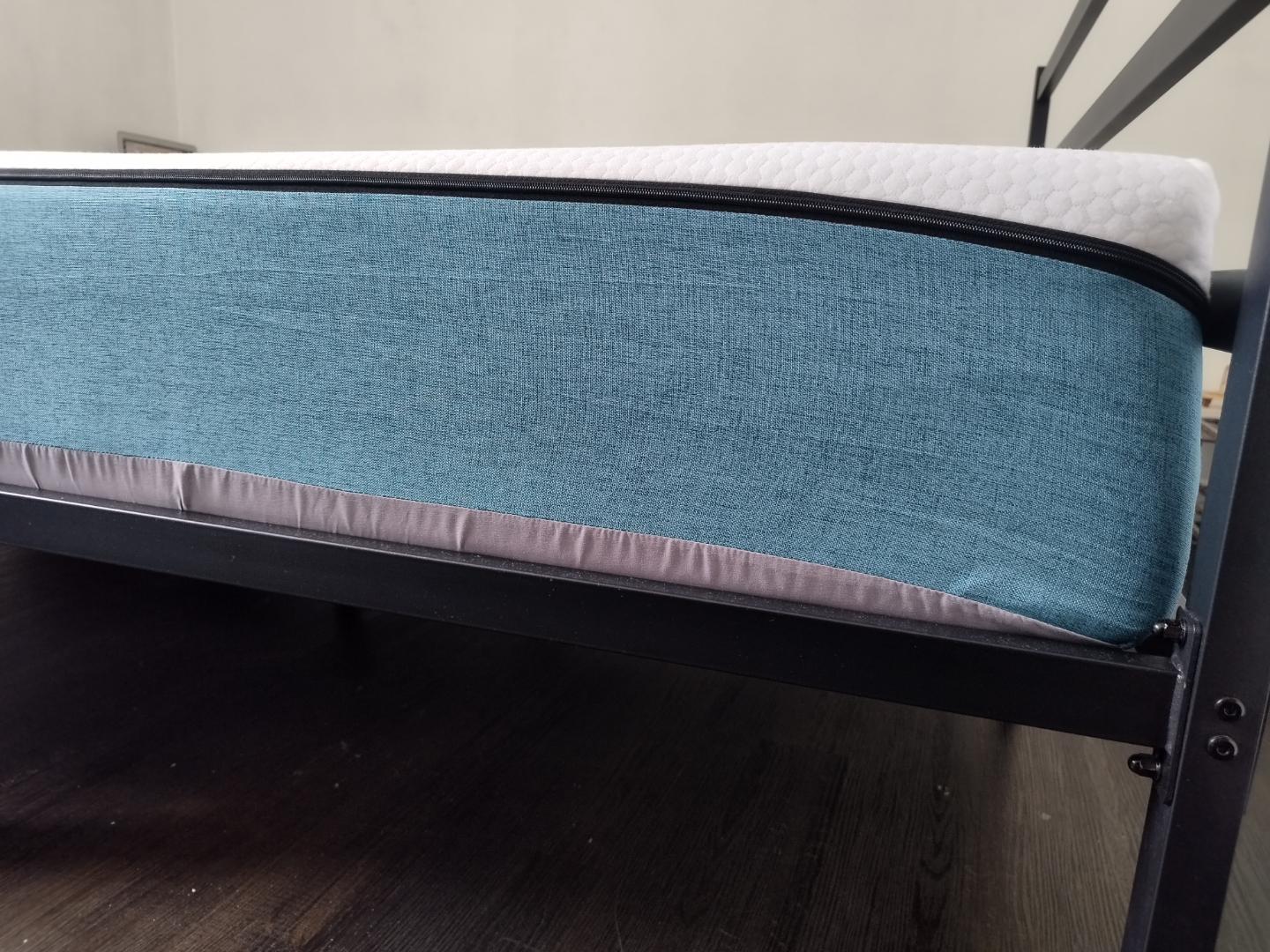 Queen Molblly 10" Gel Memory Foam Mattress - photo 4