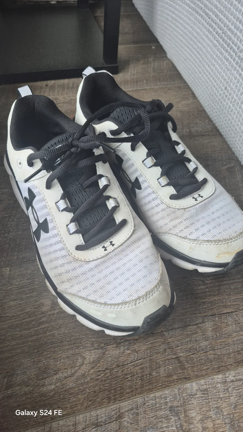 Under Armour Men's Running Shoes - Size 9.5 image indicator(3)