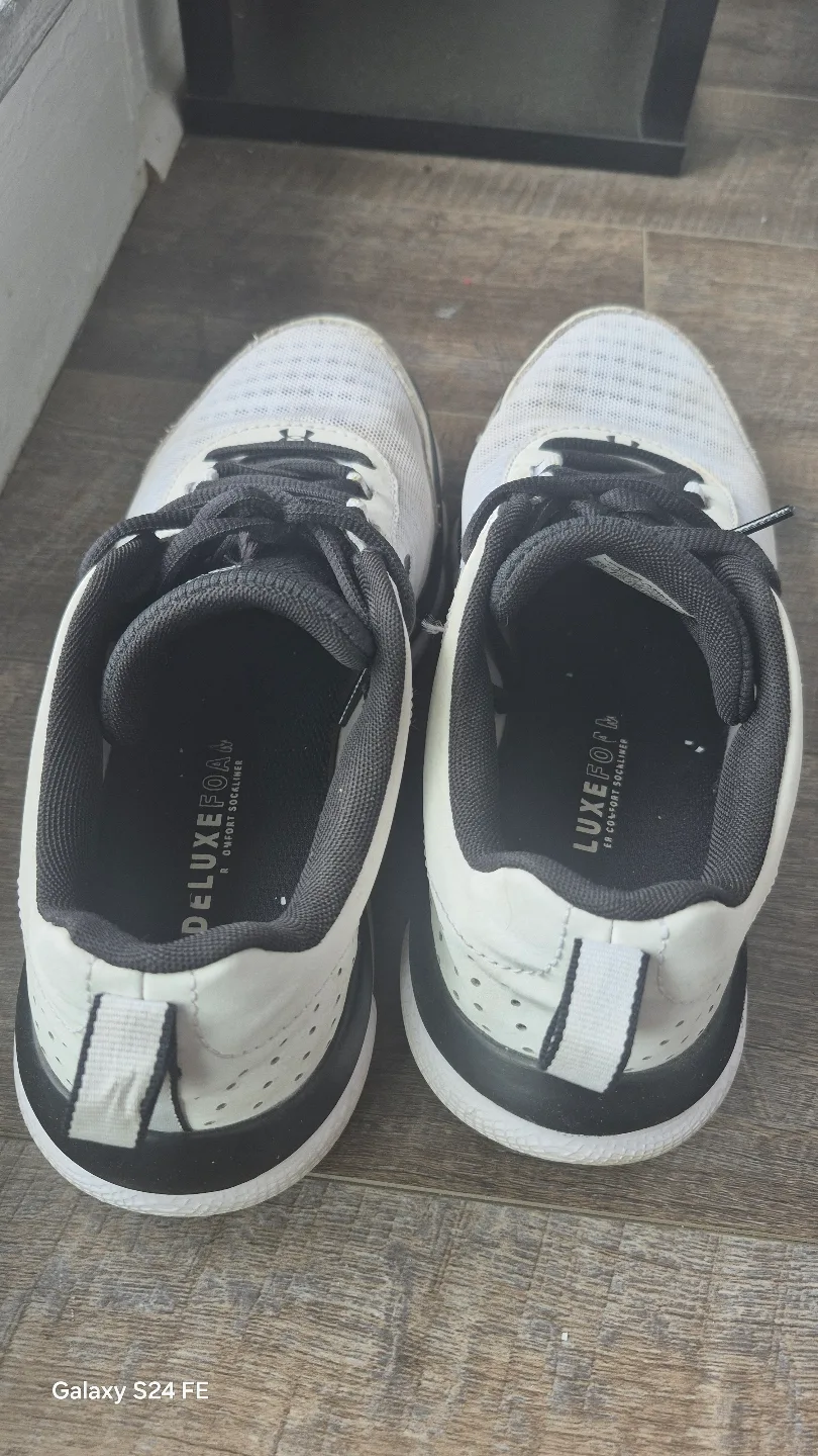 Under Armour Men's Running Shoes - Size 9.5 image indicator(4)