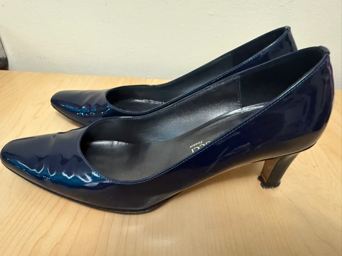 Roberto Capucci Navy Blue Patent Leather Pumps image indicator(2)