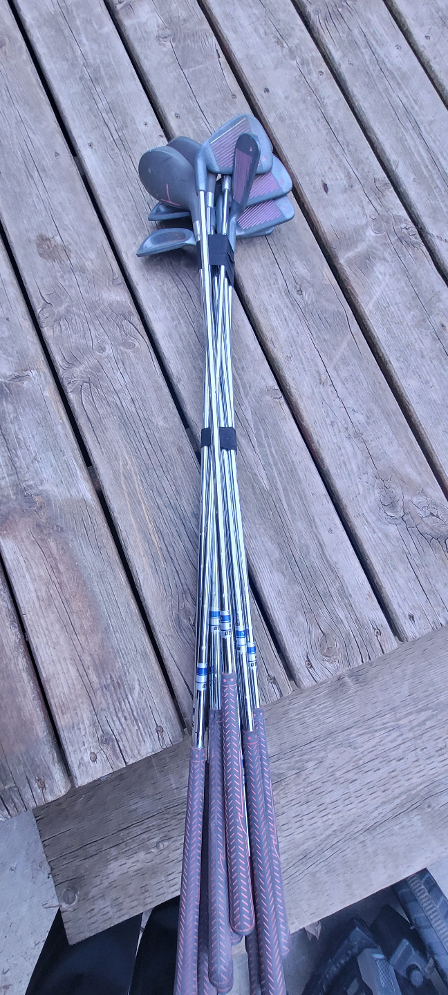 Woman's right-handed golf clubs. - photo 3