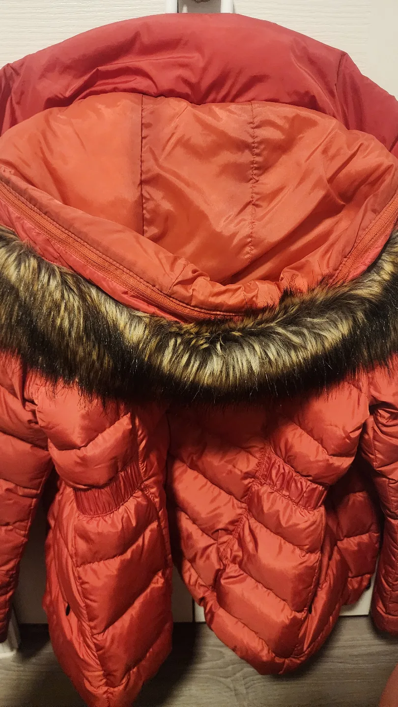 The North Face Women's Red Puffer Jacket - Size M image indicator(2)