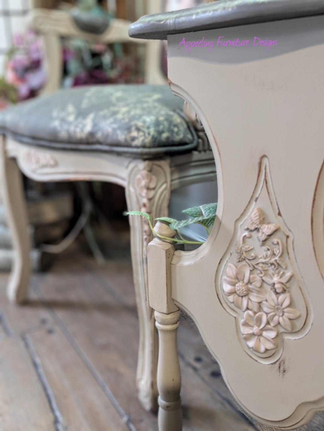 Refurbished Matching Accent Chair & Side Table Set - photo 4