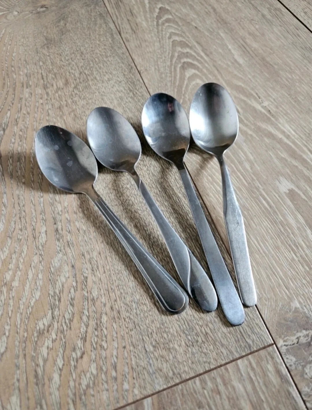 🧡 Set of Four Stainless Steel Teaspoons thumbnail
