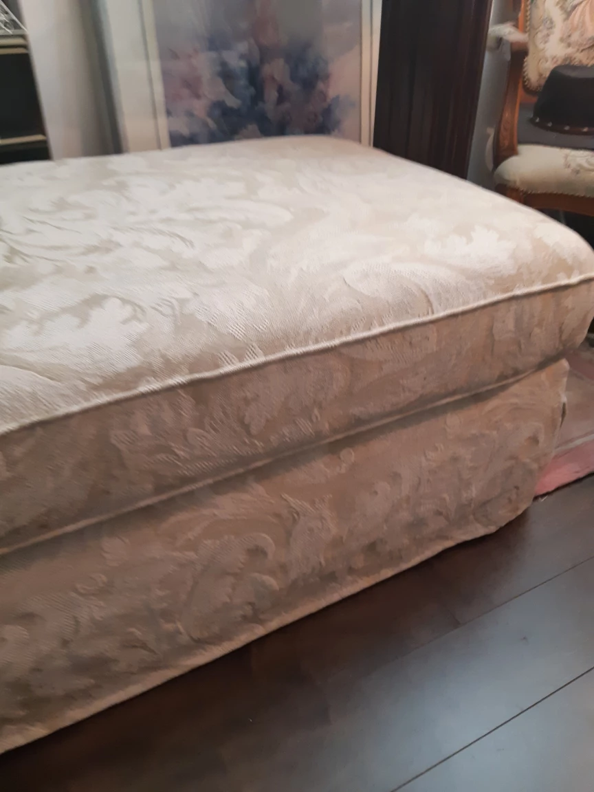 Beige Damask Upholstered Ottoman - photo 3