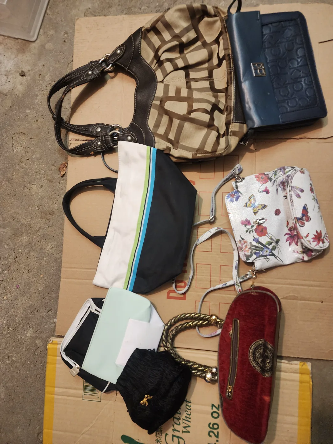 Assorted Handbags #Freecycle thumbnail