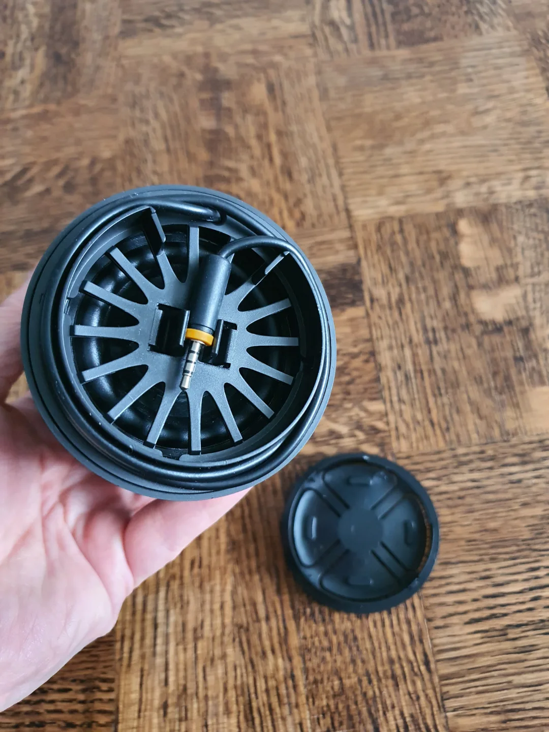 ASUS SonicMaster Mini Subwoofer image indicator(3)