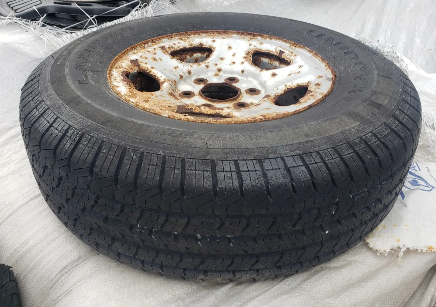 Used 235/75R16 Uniroyal Laredo Tire and Rim image indicator(2)