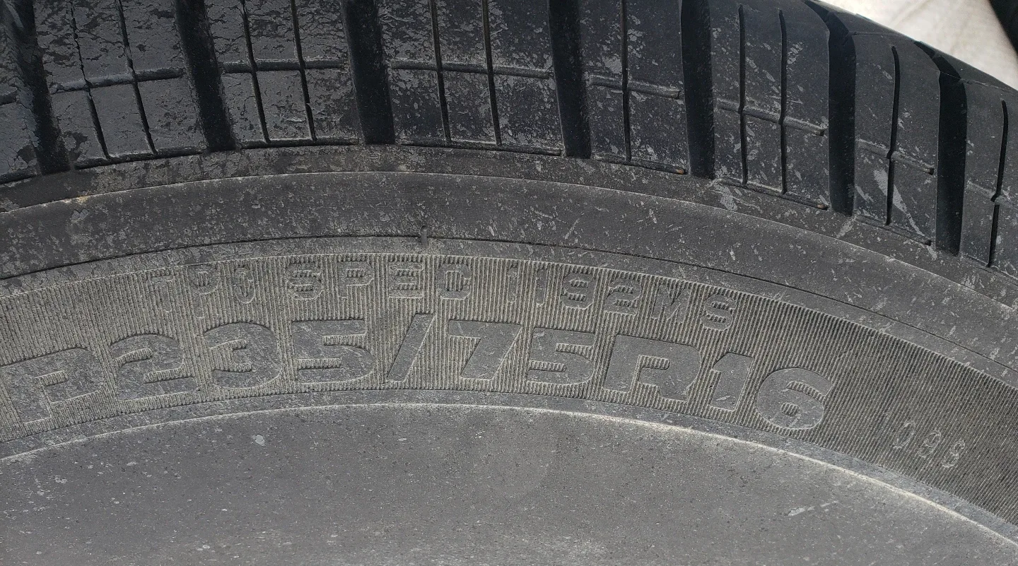 Used 235/75R16 Uniroyal Laredo Tire and Rim image indicator(5)