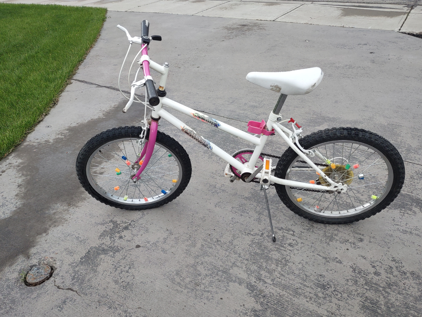 Kids' White and Pink 20" 5 Spd Mountain Bike