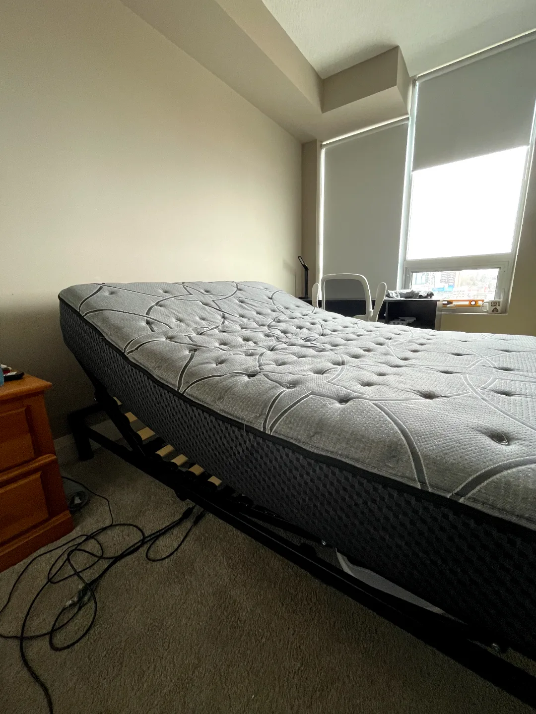 Sealy Posturepedic Adjustable Base Queen Mattress image indicator(3)