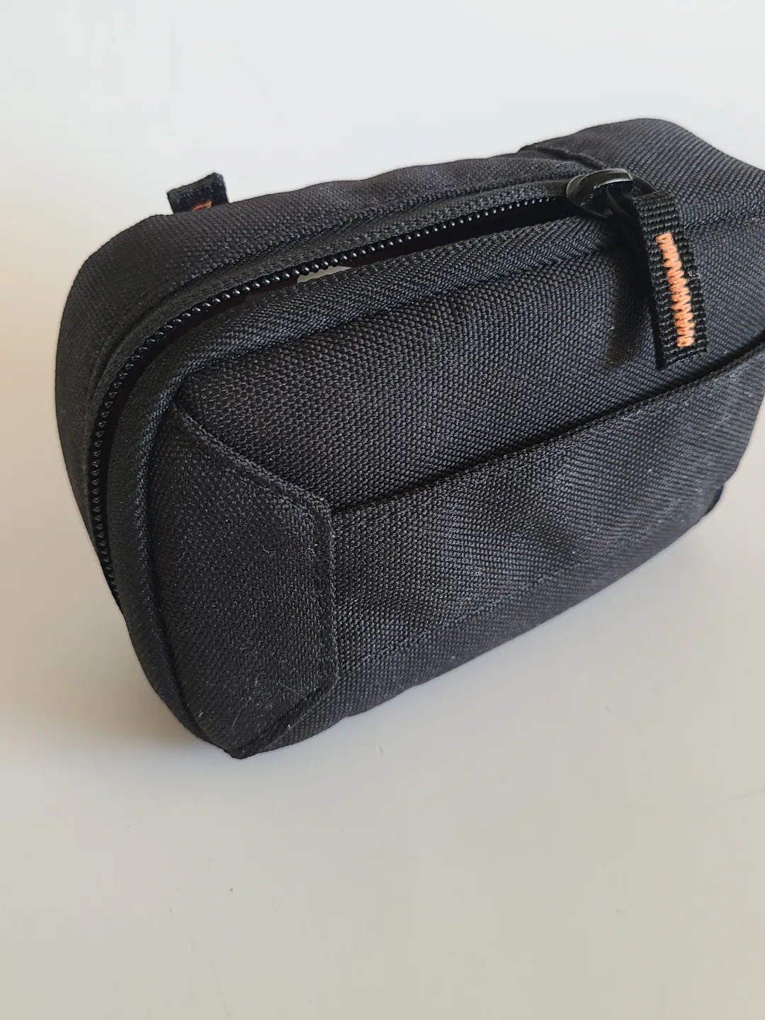 Lowepro Compact Camera Case – Durable and lightweight image indicator(5)