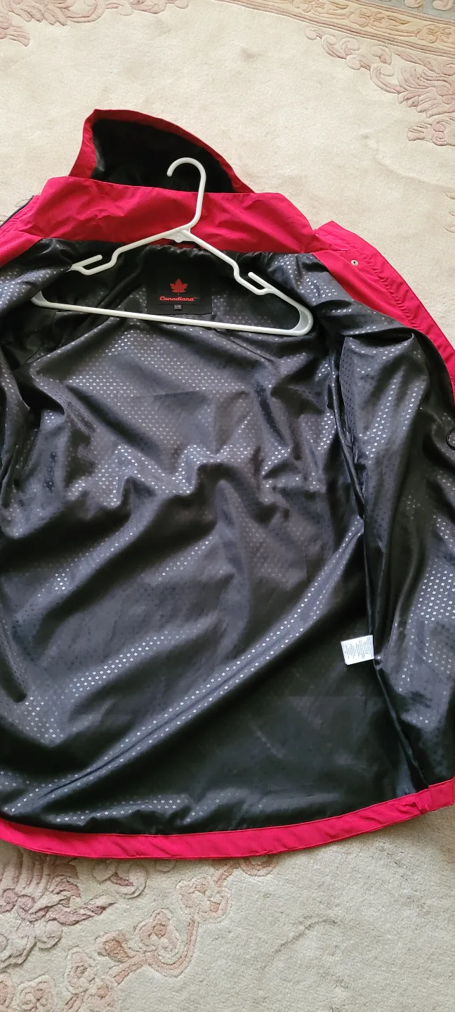 Candiana, National Geographic Women's red hooded jacket. image indicator(2)