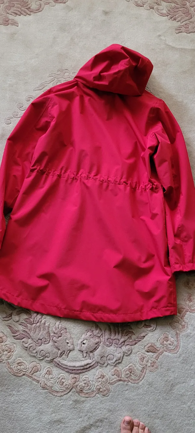 Candiana, National Geographic Women's red hooded jacket. image indicator(4)