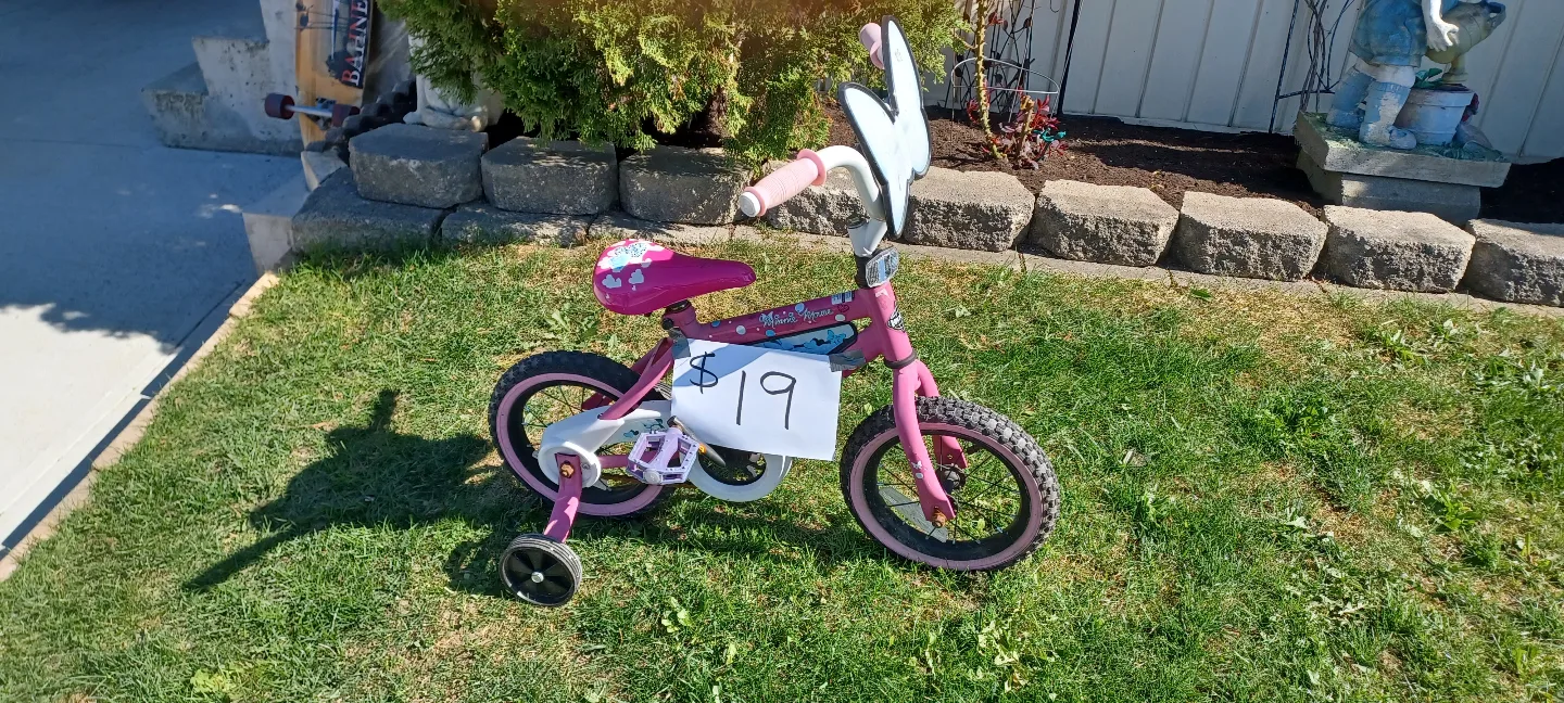 Girls' Minnie Mouse Bike with Training Wheels - $19 thumbnail