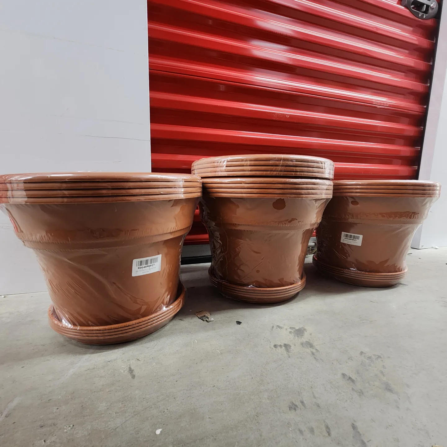 Packs of terracotta-coloured plastic plant pots thumbnail