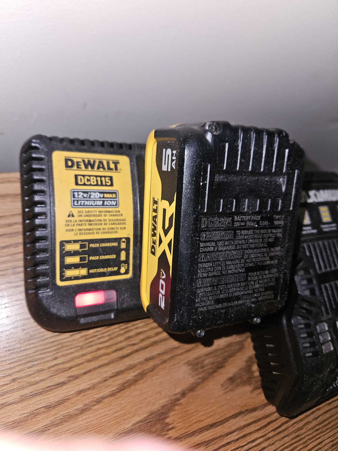 Dewalt 20V Max Circular Saw with Battery and Charger. - photo 2
