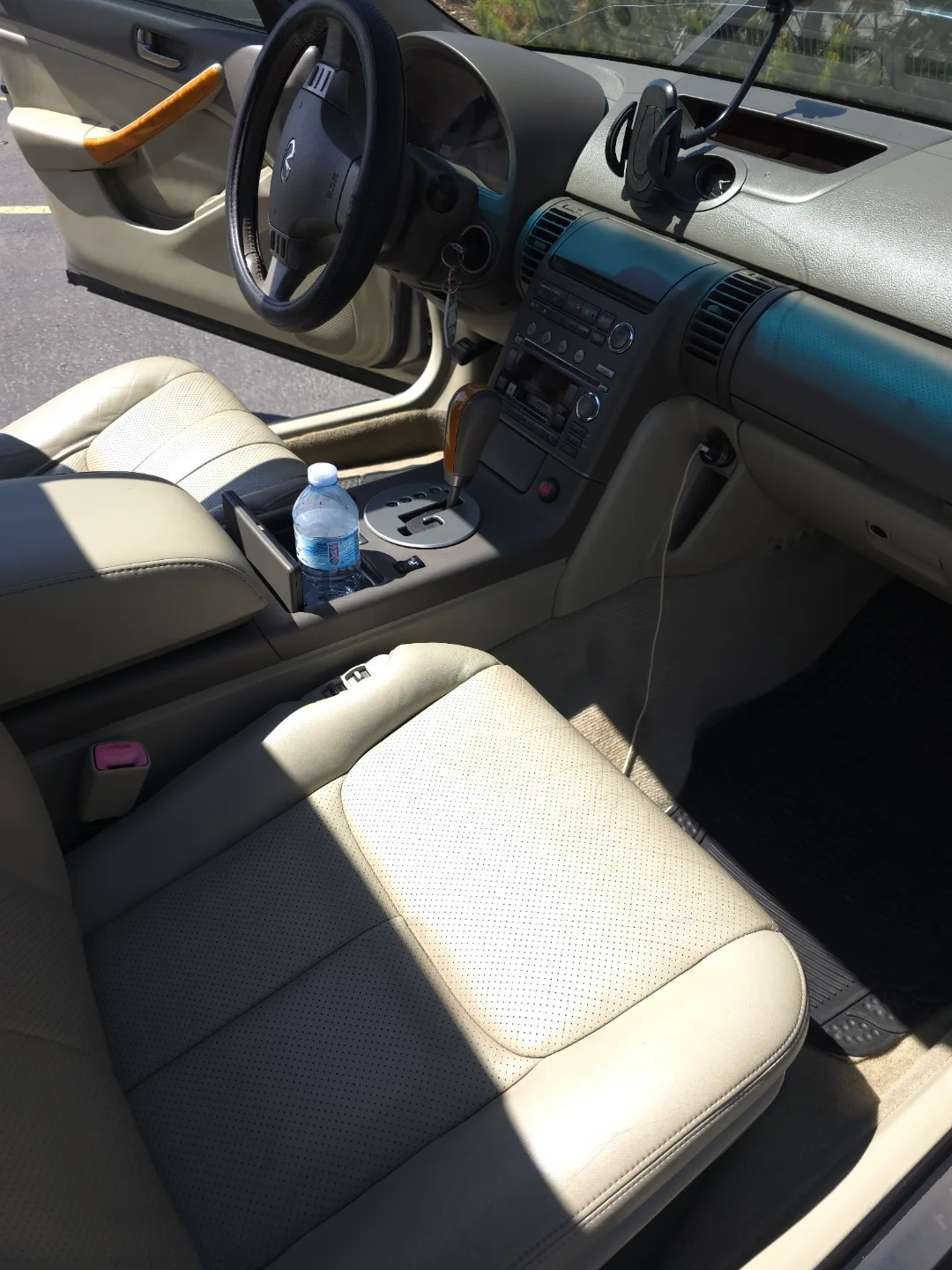 2004 Infiniti G35 Sedan - Low Kilometers image indicator(3)