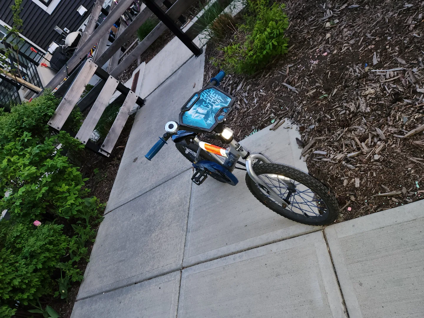 Kids' Huffy 16-inch Bike image indicator(2)