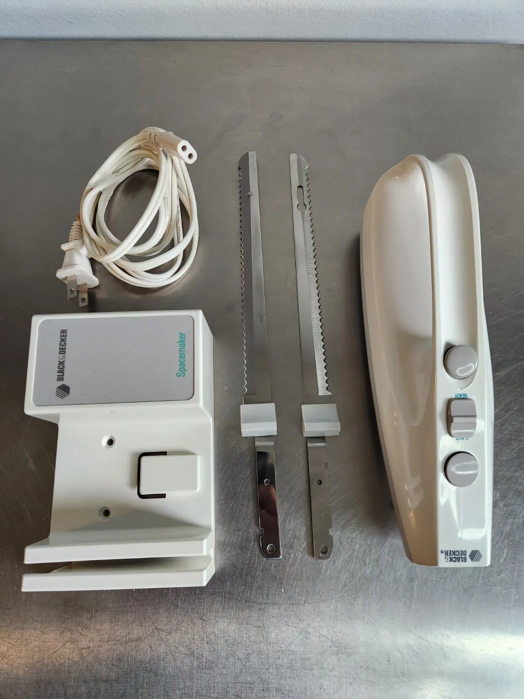 Vintage Black & Decker Spacemaker Electric Slicing Knife image indicator(2)