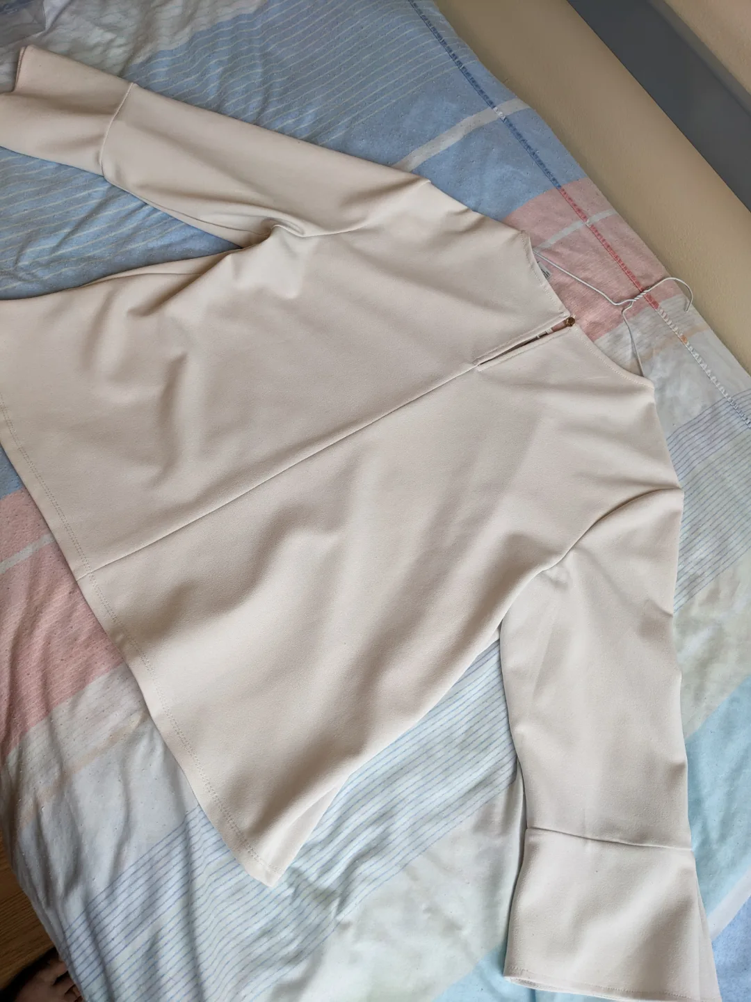 Cream-coloured Bell Sleeve Blouse image indicator(8)