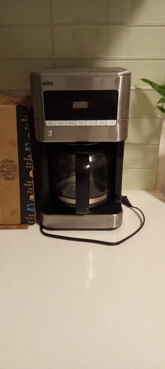 Keurig/ Braun Coffee Makers. 2 for $50 image indicator(2)