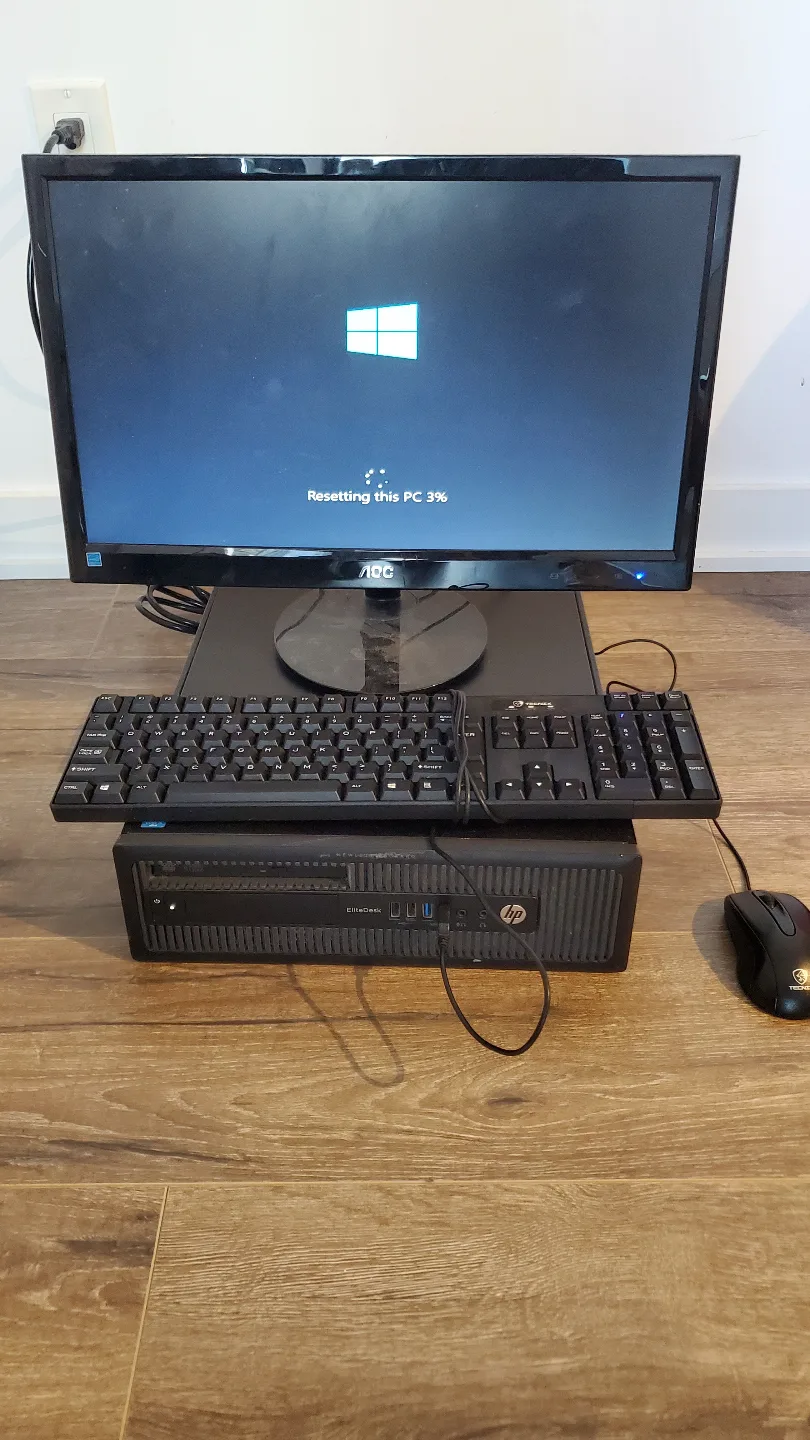 Intel i5 HP EliteDesk 800 - 500GB w/Monitor, Keyboard, & Mouse thumbnail