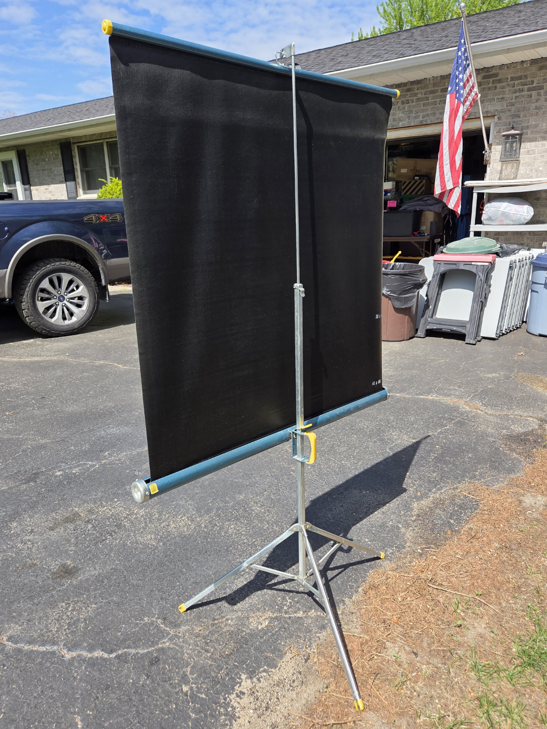 Radiant Vintage Meteor Portable  Projection Screen 40 x 40 - photo 3