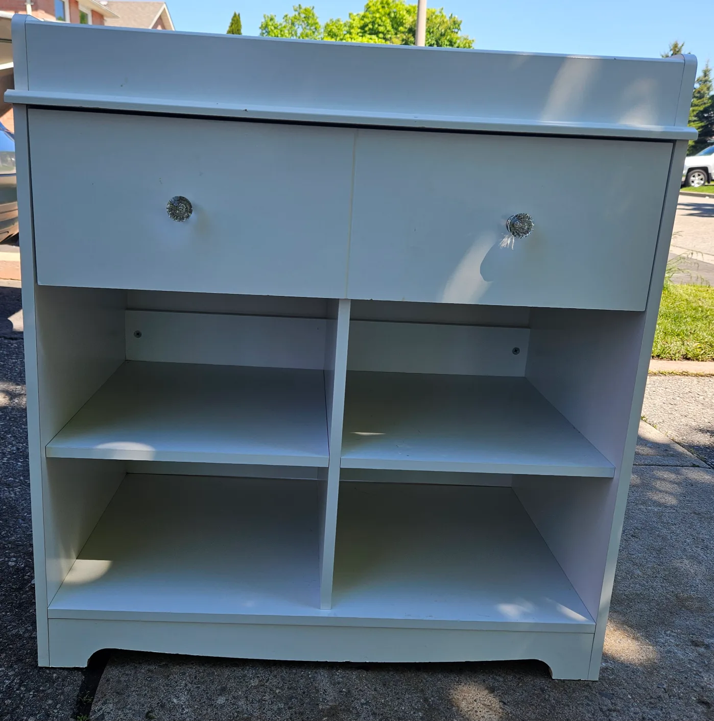 White Changing Table with Shelves image indicator(3)