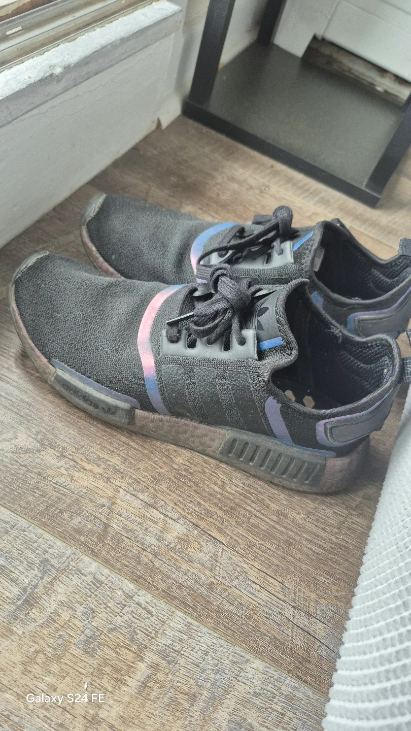 Adidas NMD R1 Shoes - Size 9.5 image indicator(3)