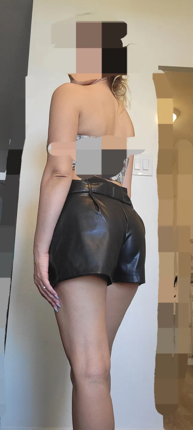 Forever 21 Black Faux Leather Shorts with Belt image indicator(2)