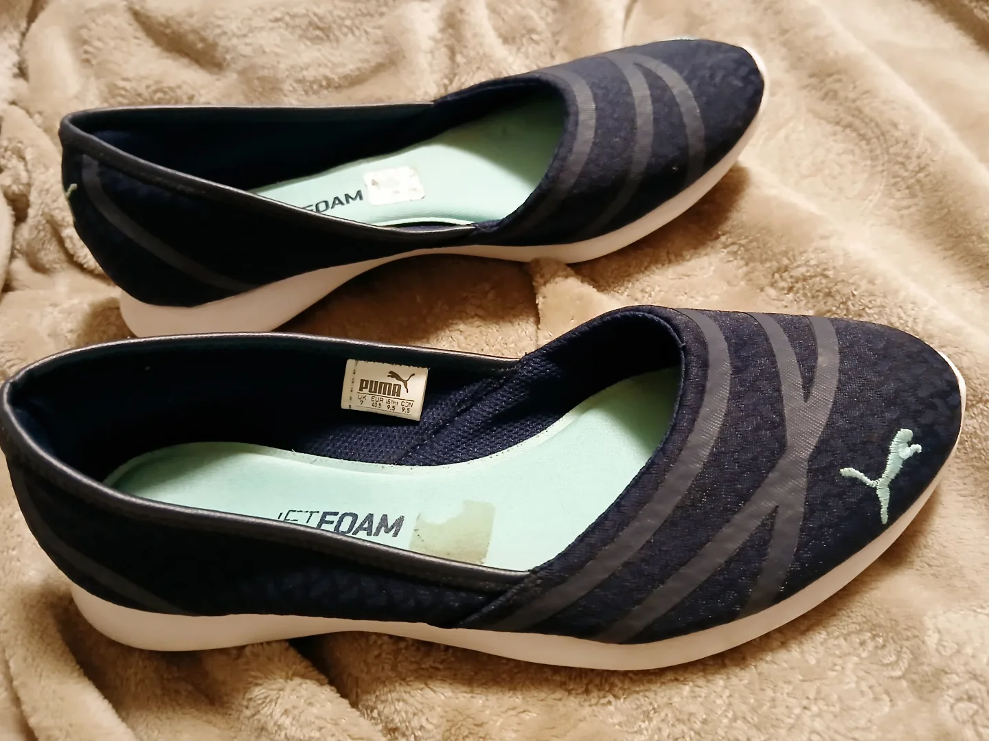 Size 7 Puma Slip On Shoes thumbnail