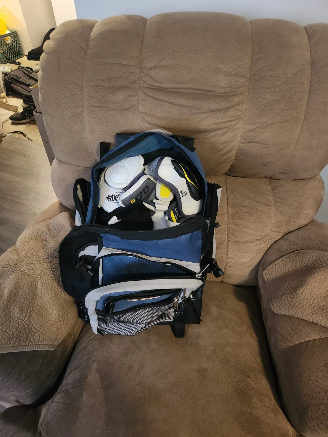 Youth ball Hockey Equipment Package image indicator(2)