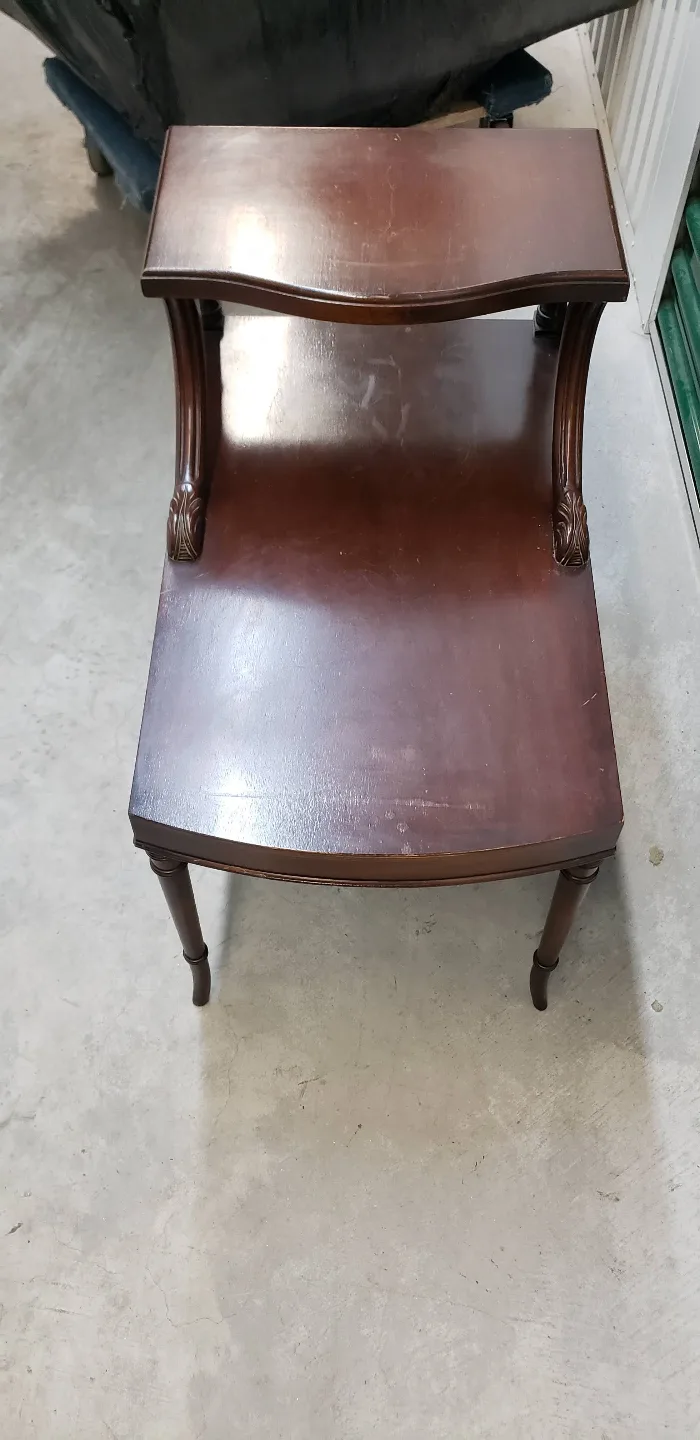 Vintage Two-Tiered End Table image indicator(2)