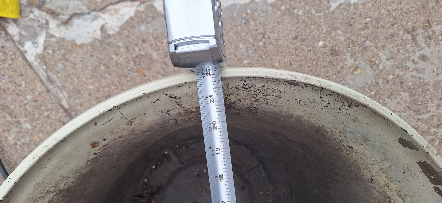 Pair of Large White/Off-White Planters - photo 4