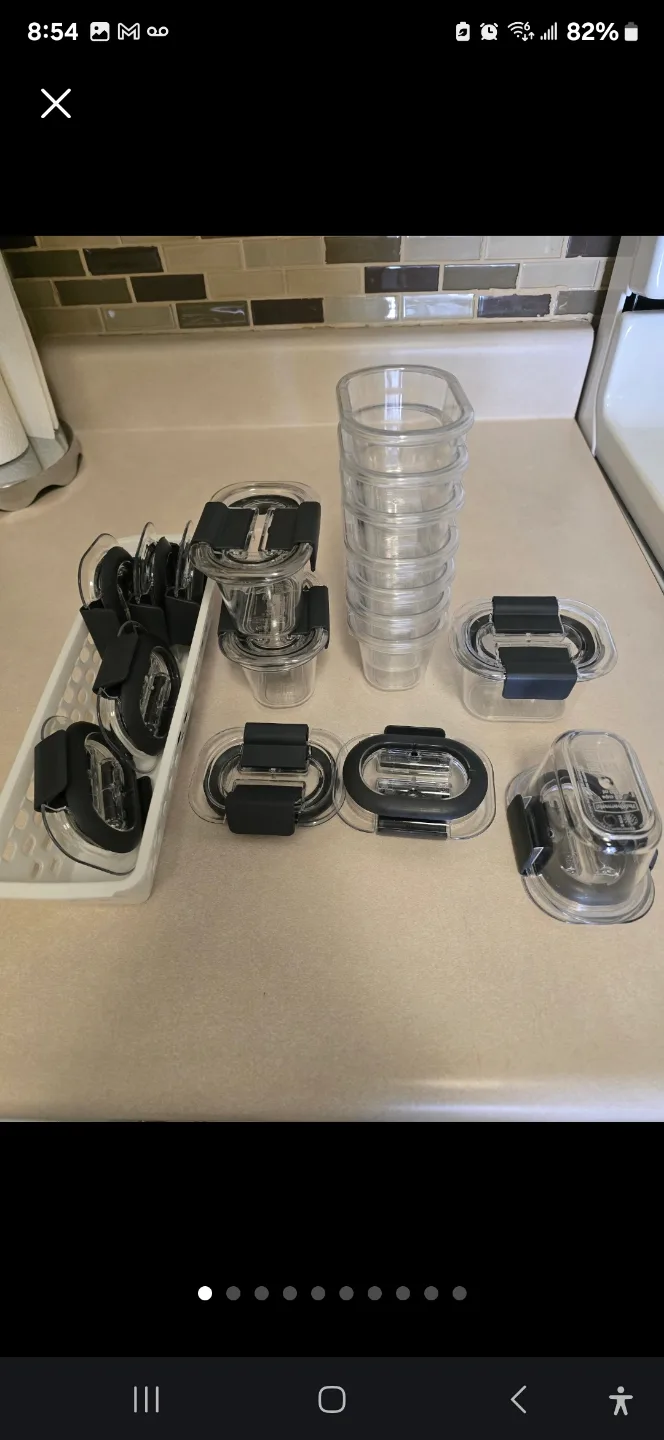 Set of Rubbermaid Brilliance Food Storage Containers with Lids thumbnail