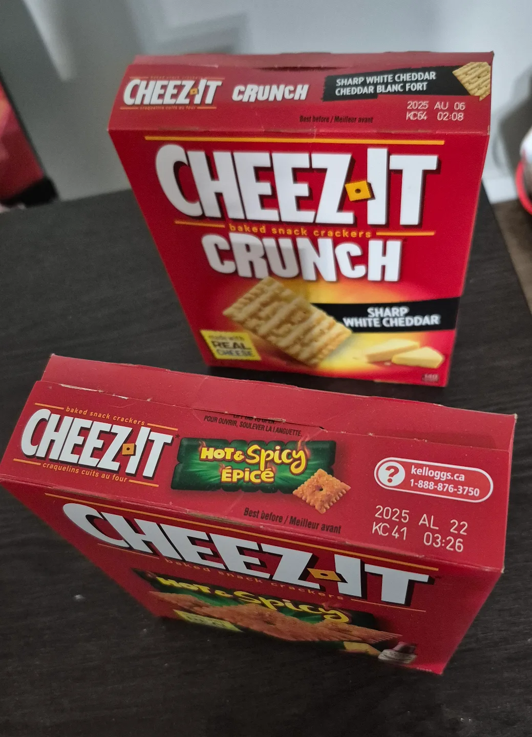 Cheez-It Crackers - Hot & Spicy & Sharp White Cheddar Crunch 🏒 image indicator(2)