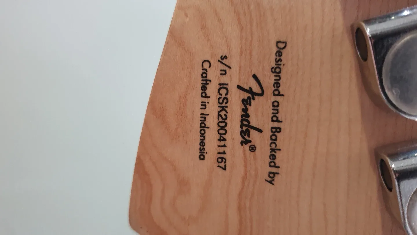 Squier Stratocaster with stand ㅡ Electric guitar image indicator(4)