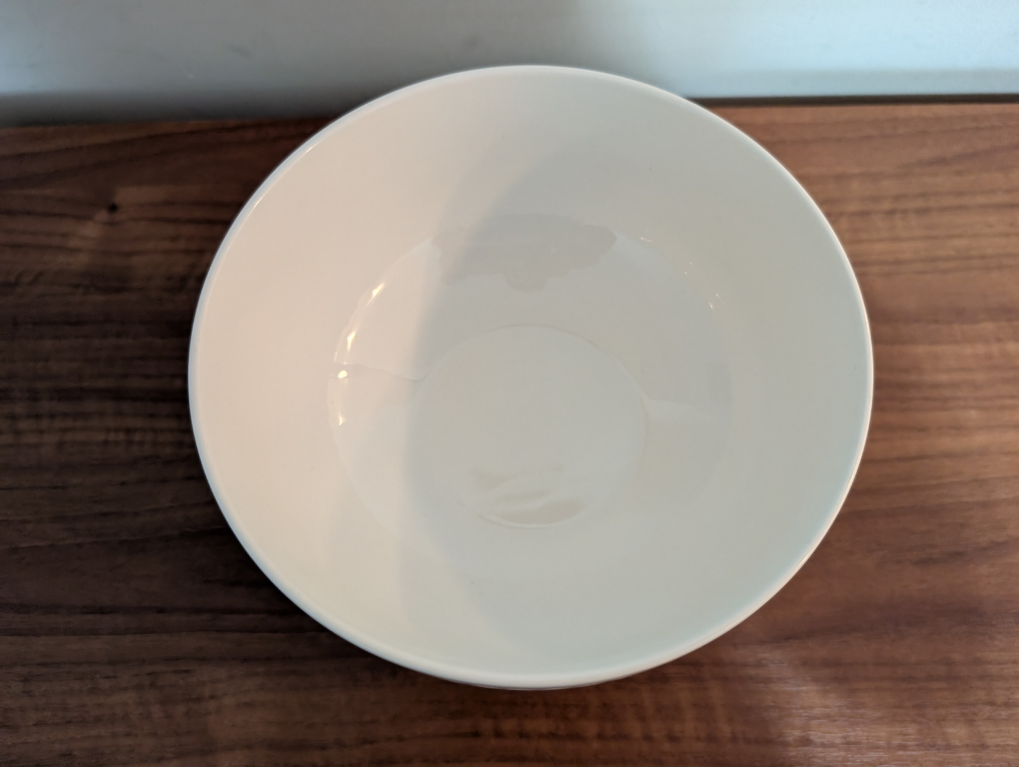 Set of Two White Ceramic Bowls with Textured Design - photo 2