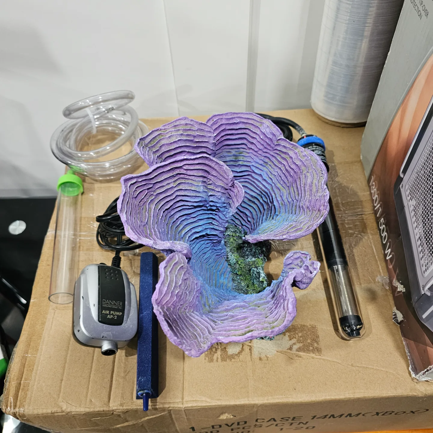 Aquarium 8 gallons LED with extras image indicator(2)