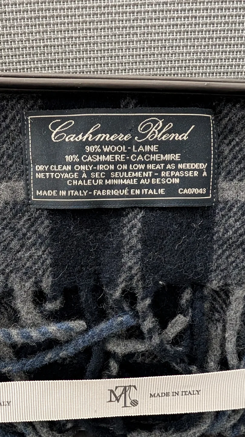 Linea Emmet Cashmere Blend Scarf - Made in Italy image indicator(3)