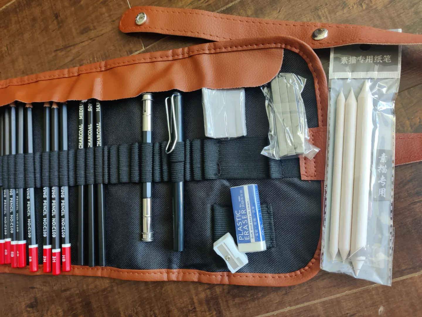 33-Piece Professional Sketch Pencil with Case and Belt image indicator(3)