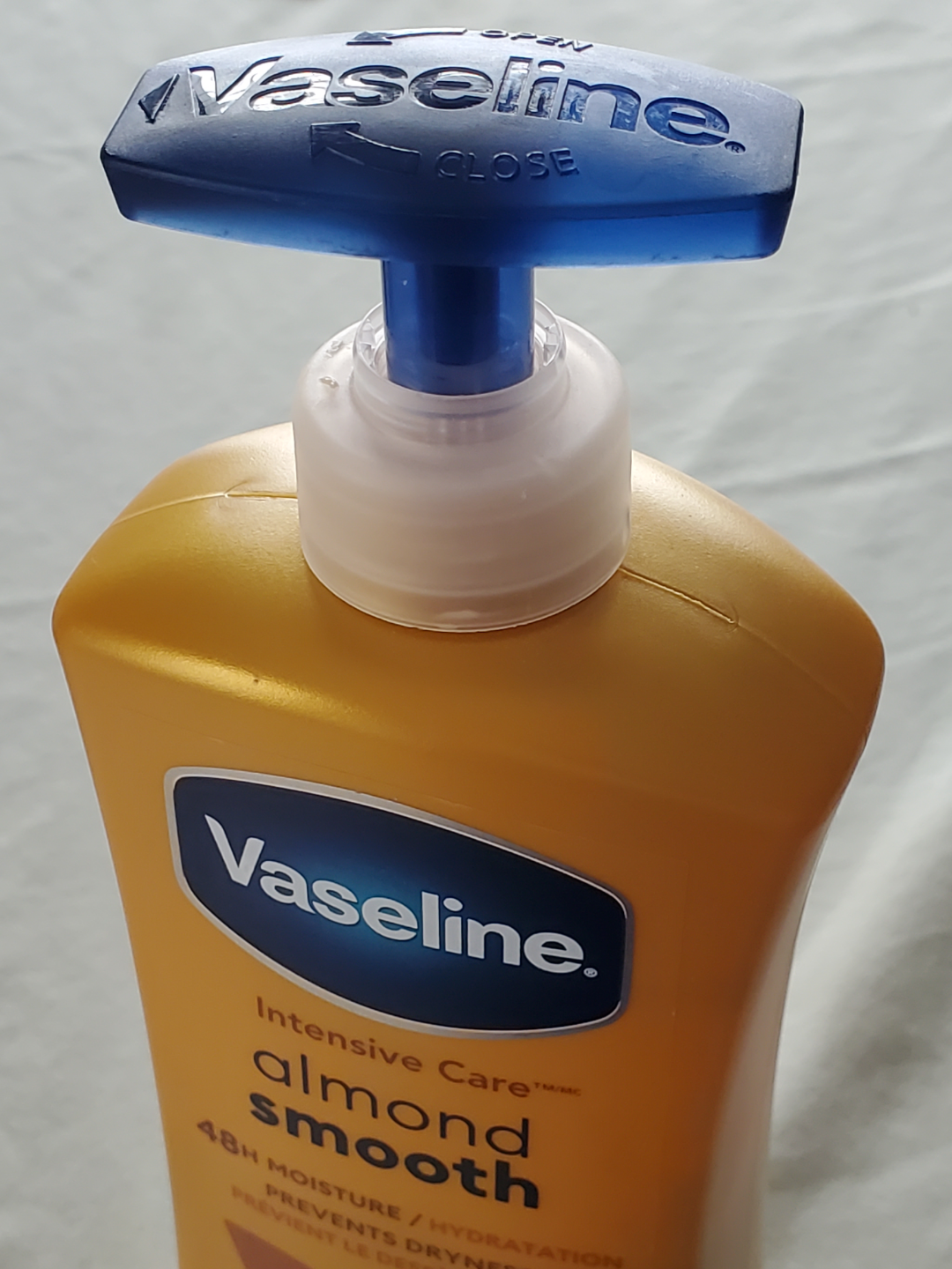 Vaseline Intensive Care Almond Smooth Lotion - 600mL - photo 4