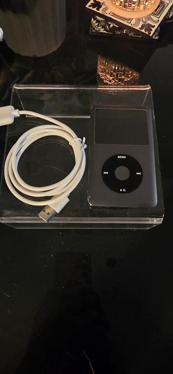 Apple iPod Classic 160GB -Blavk thumbnail