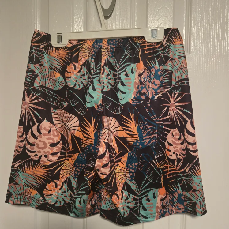 Women's Tropical Print Shorts image indicator(2)