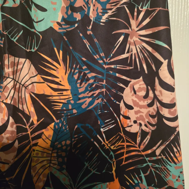 Women's Tropical Print Shorts image indicator(3)