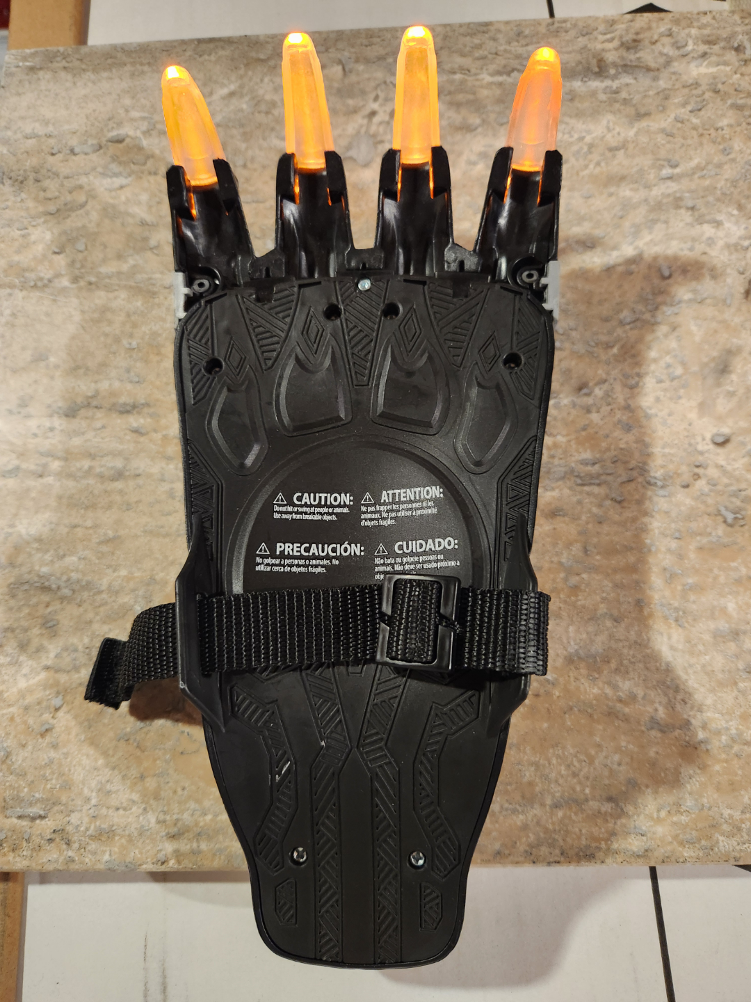 Black Panther Claws Light-Up Roleplay Toy - photo 4