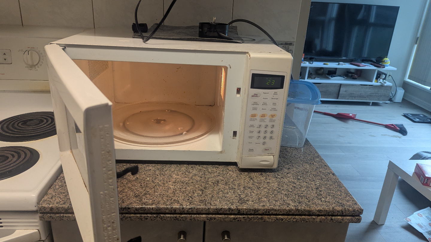 Free Samsung Microwave (Minor issues) #freecycle - photo 2