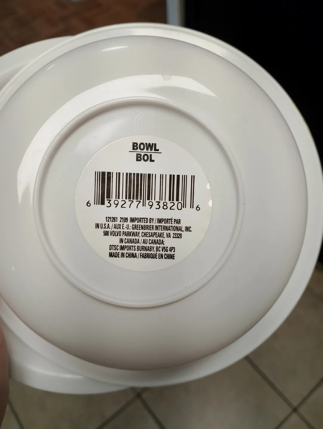 Moving sale Set of White Plastic Bowls image indicator(3)
